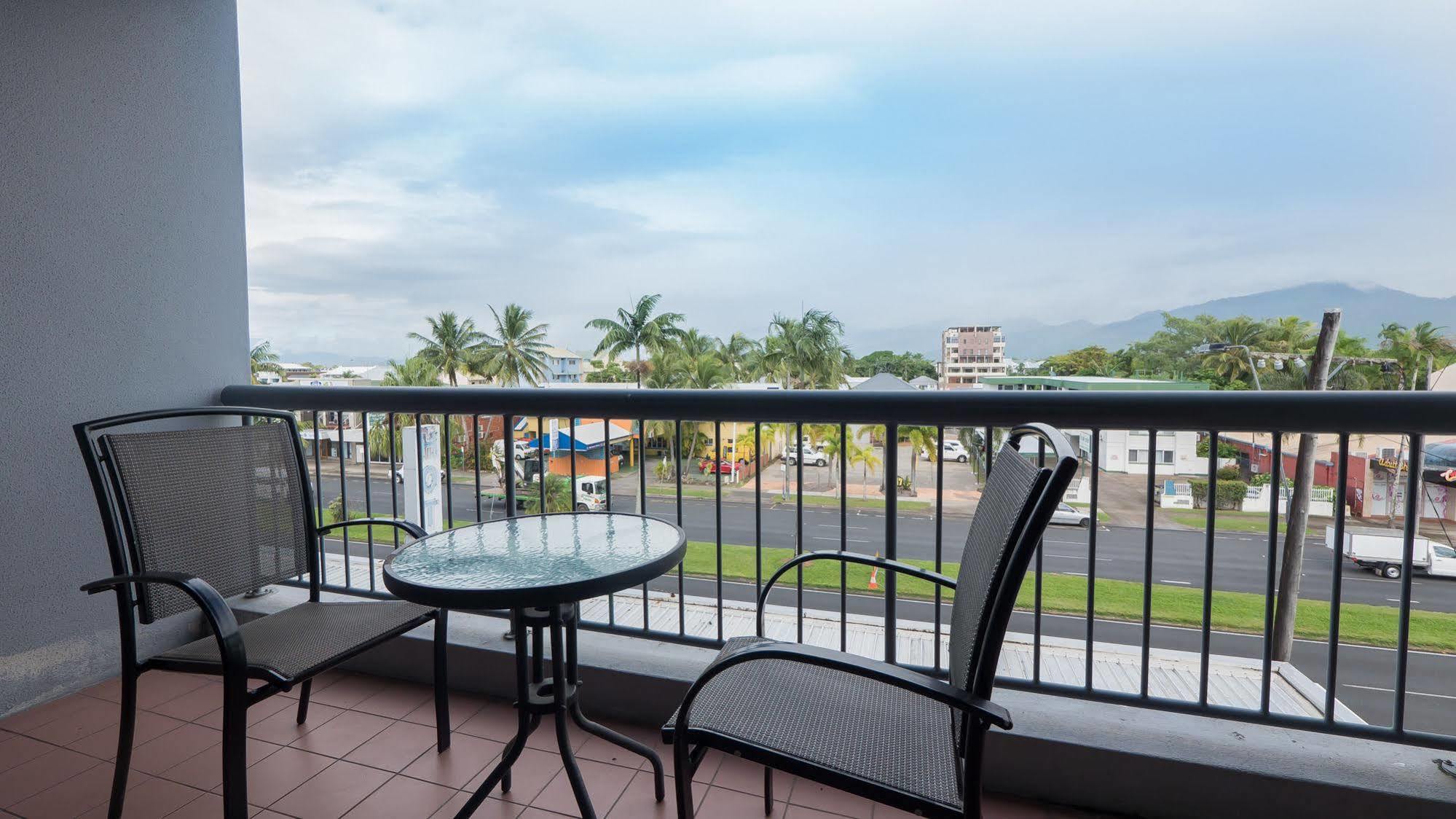 Sunshine Tower Hotel Cairns Esterno foto