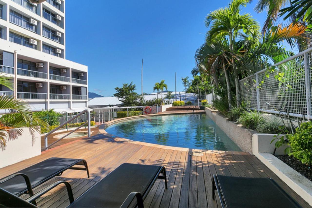 Sunshine Tower Hotel Cairns Esterno foto