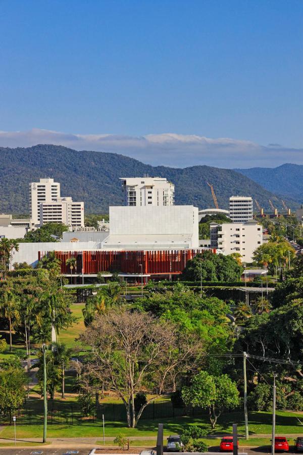 Sunshine Tower Hotel Cairns Esterno foto
