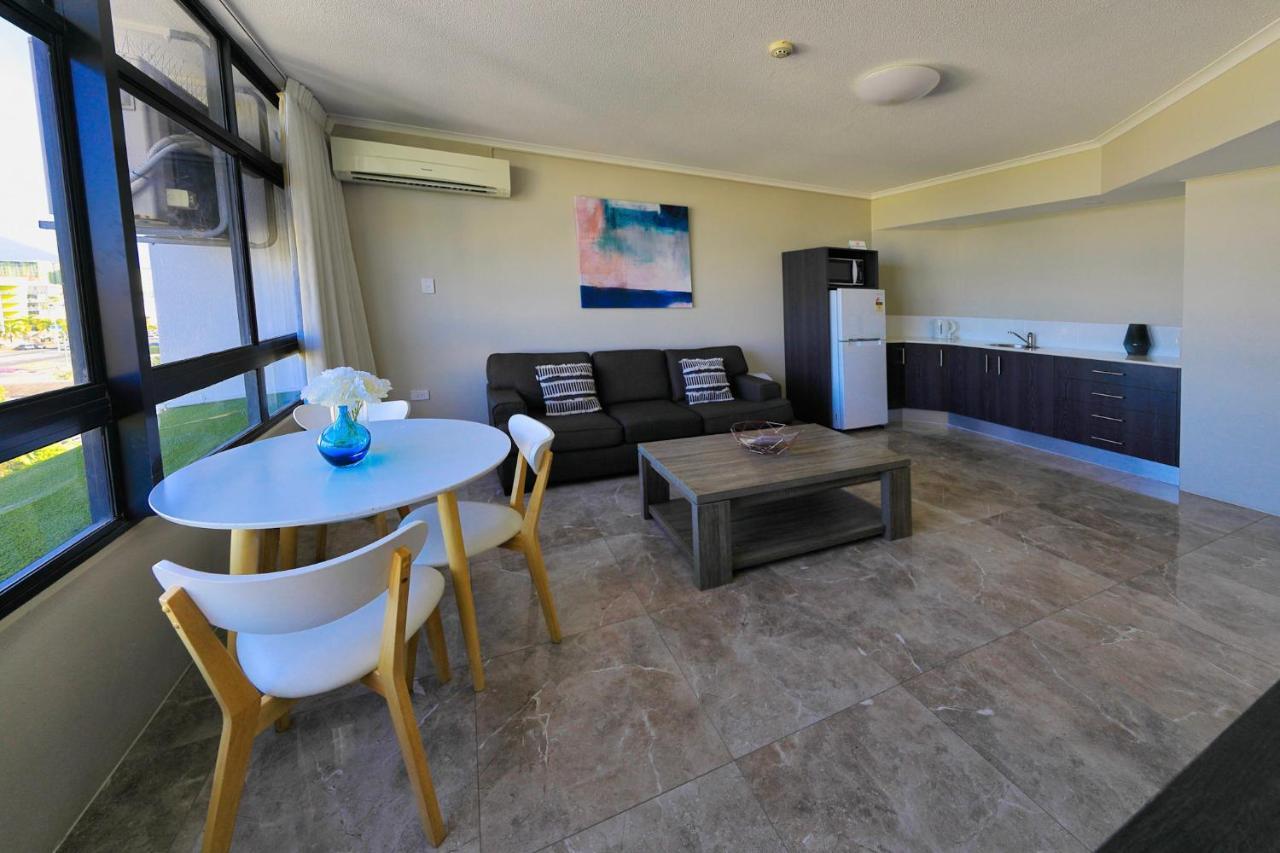 Sunshine Tower Hotel Cairns Esterno foto